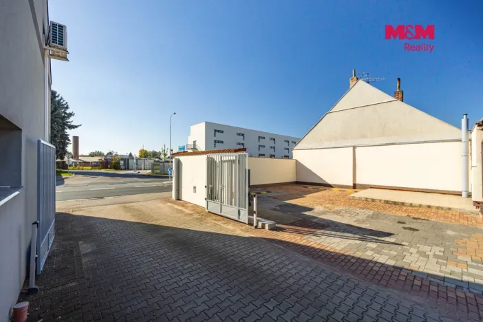 Pronájem výrobních prostor, Hradec Králové - Plotiště nad Labem, Koutníkova, 145 m2