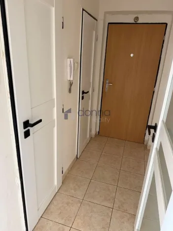 Pronájem bytu 4+1, Praha, Hrusická, 75 m2