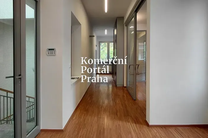 Pronájem kanceláře, Praha - Žižkov, Husitská, 180 m2
