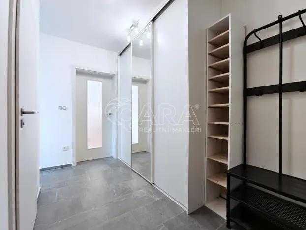 Pronájem bytu 2+1, Praha - Malešice, Káranská, 53 m2