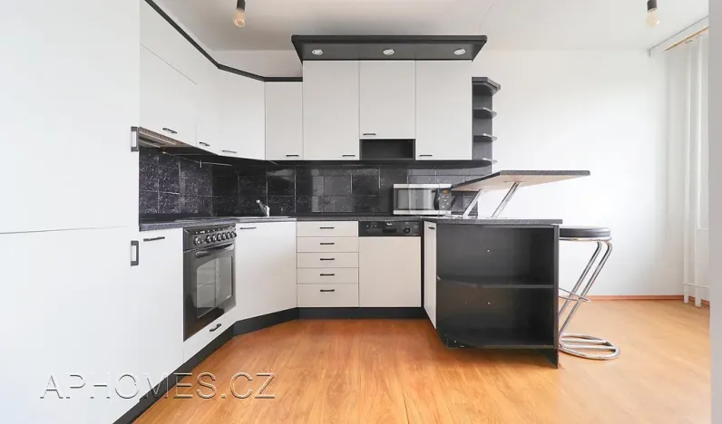 Pronájem bytu 2+kk, Praha - Kobylisy, Hlaváčova, 58 m2