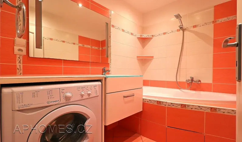 Pronájem bytu 2+kk, Praha - Kobylisy, Hlaváčova, 58 m2