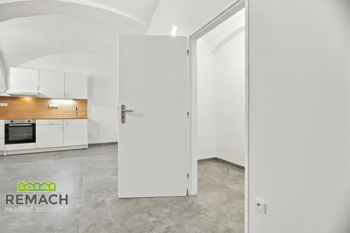 Pronájem bytu 1+1, Náchod, Masarykovo náměstí, 72 m2