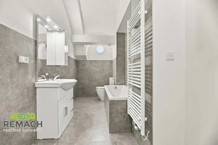Pronájem bytu 1+1, Náchod, Masarykovo náměstí, 72 m2