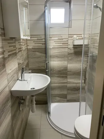 Pronájem bytu 1+1, Praha - Horní Počernice, Khodlova, 40 m2