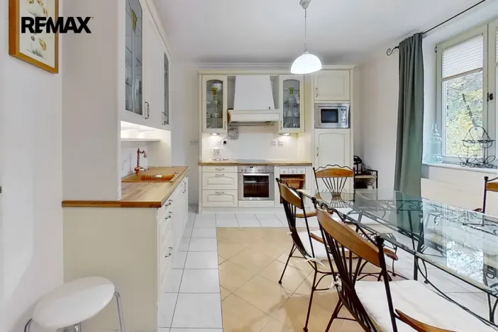 Prodej bytu 3+1, Karlovy Vary, Mariánskolázeňská, 141 m2
