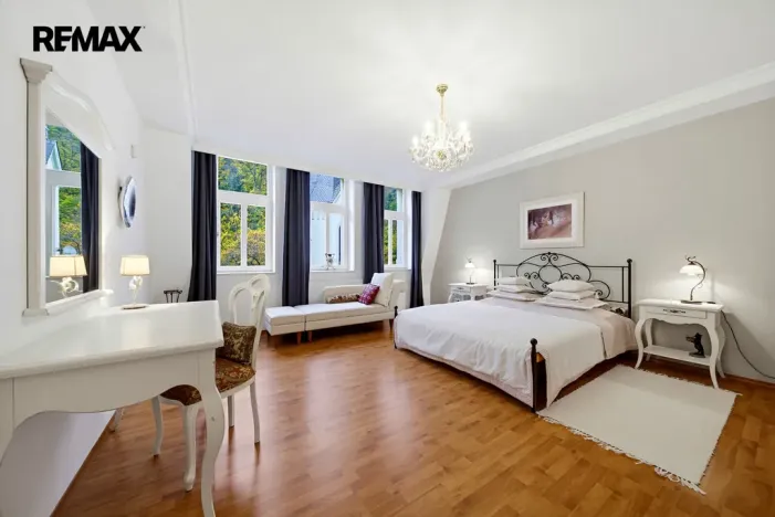 Prodej bytu 3+1, Karlovy Vary, Mariánskolázeňská, 141 m2