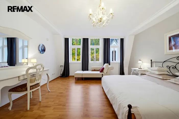 Prodej bytu 3+1, Karlovy Vary, Mariánskolázeňská, 141 m2
