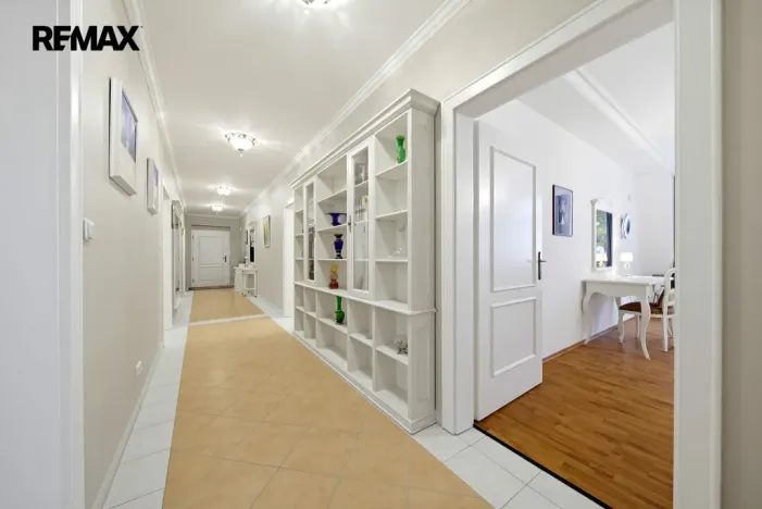 Prodej bytu 3+1, Karlovy Vary, Mariánskolázeňská, 141 m2