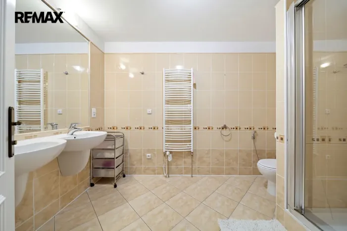 Prodej bytu 3+1, Karlovy Vary, Mariánskolázeňská, 141 m2
