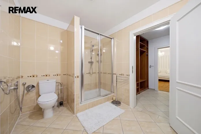 Prodej bytu 3+1, Karlovy Vary, Mariánskolázeňská, 141 m2