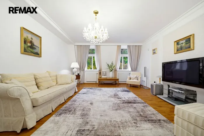 Prodej bytu 3+1, Karlovy Vary, Mariánskolázeňská, 141 m2