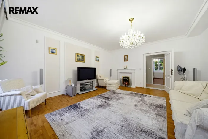 Prodej bytu 3+1, Karlovy Vary, Mariánskolázeňská, 141 m2