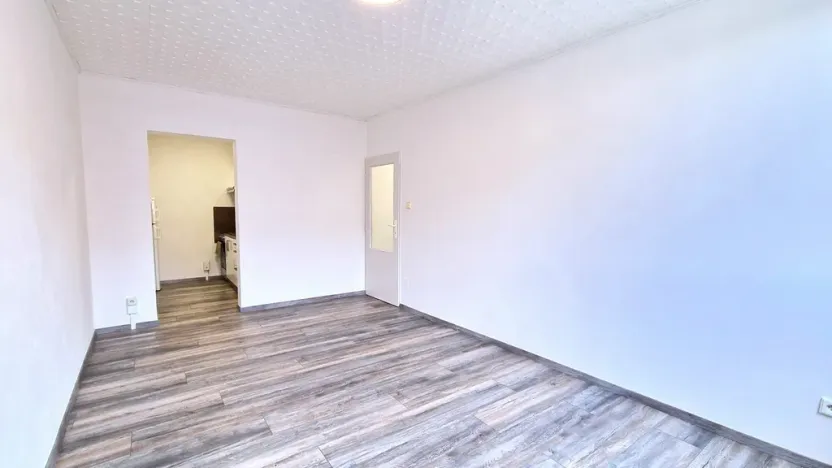 Pronájem bytu 2+kk, Praha - Kamýk, Cuřínova, 43 m2