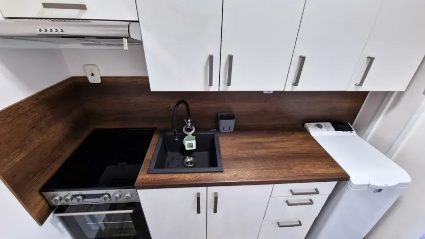 Pronájem bytu 2+kk, Praha - Kamýk, Cuřínova, 43 m2