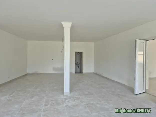 Pronájem restaurace, Žatec, Husitské náměstí, 300 m2