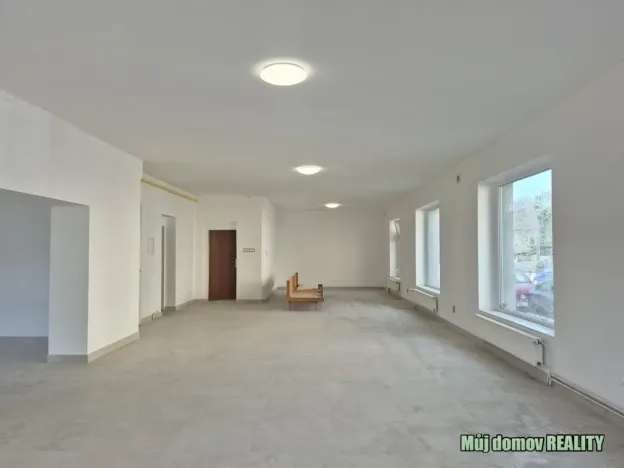 Pronájem restaurace, Žatec, Husitské náměstí, 300 m2