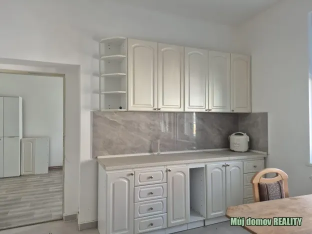 Pronájem restaurace, Žatec, Husitské náměstí, 300 m2