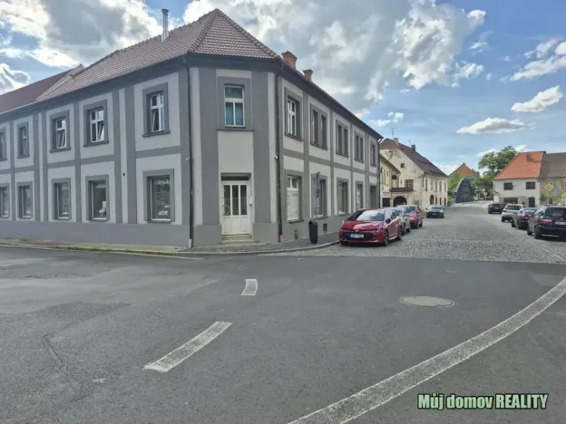 Pronájem restaurace, Žatec, Husitské náměstí, 300 m2