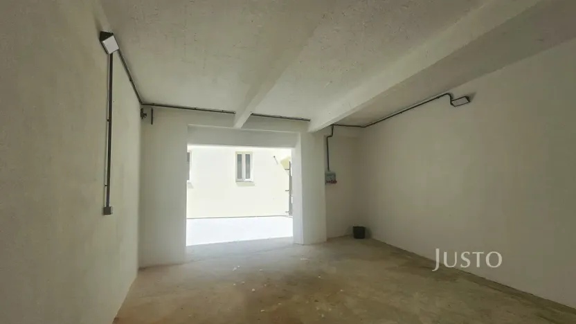Pronájem garážového stání, Písek - Vnitřní Město, V Koutě, 20 m2