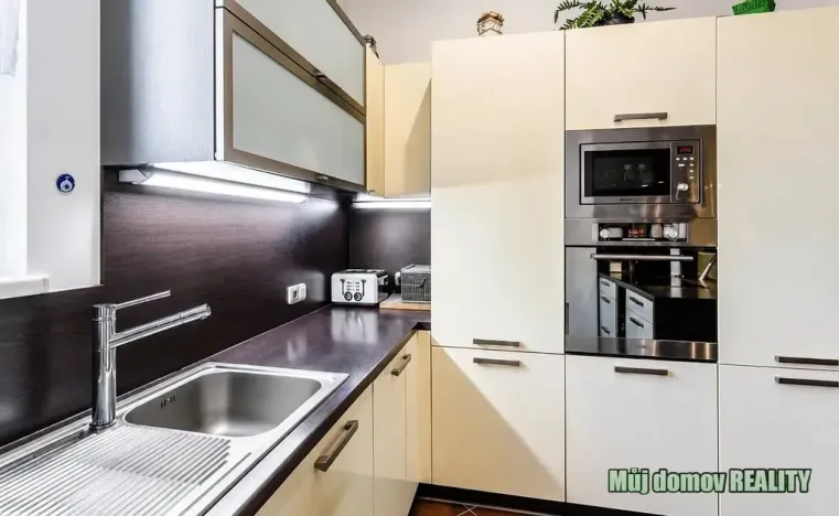 Pronájem vily, Praha - Písnice, Putimská, 1300 m2