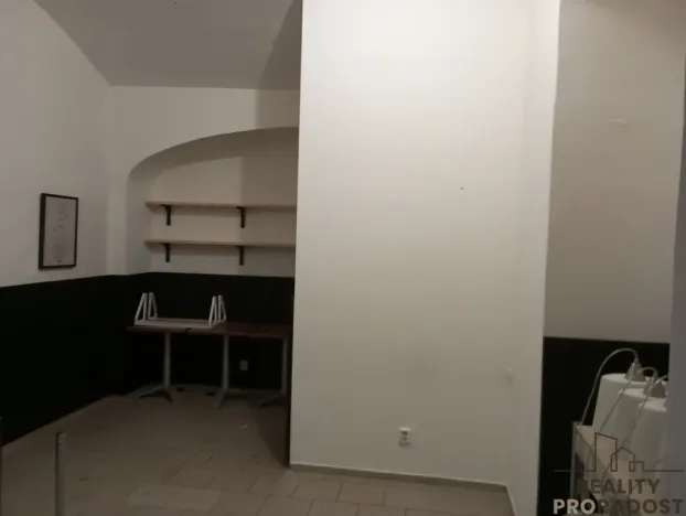 Pronájem obchodního prostoru, Slaný, Masarykovo náměstí, 115 m2
