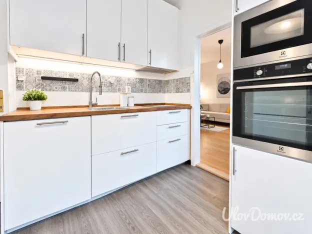 Prodej bytu 3+1, Praha - Hlubočepy, Renoirova, 71 m2
