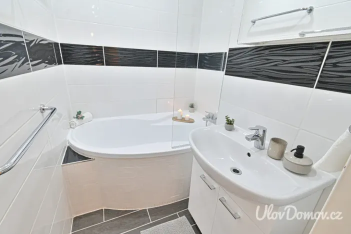 Prodej bytu 3+1, Praha - Hlubočepy, Renoirova, 71 m2
