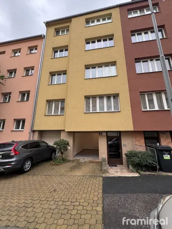Pronájem garáže, Brno, Helfertova, 12 m2