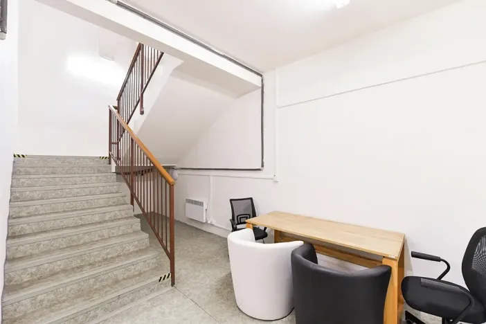 Pronájem kanceláře, Praha - Horní Počernice, Komárovská, 210 m2