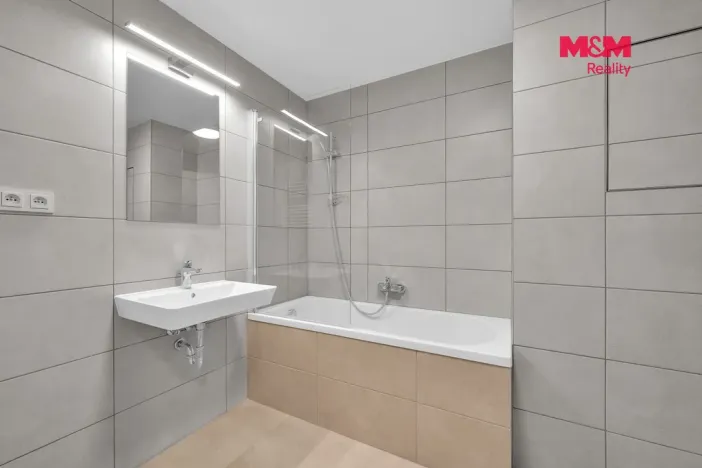 Pronájem bytu 2+kk, Pardubice - Ohrazenice, U Sportovní školy, 51 m2