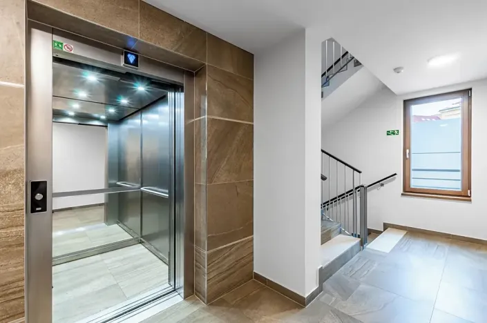 Pronájem bytu 1+kk, Praha - Vysočany, Bassova, 28 m2