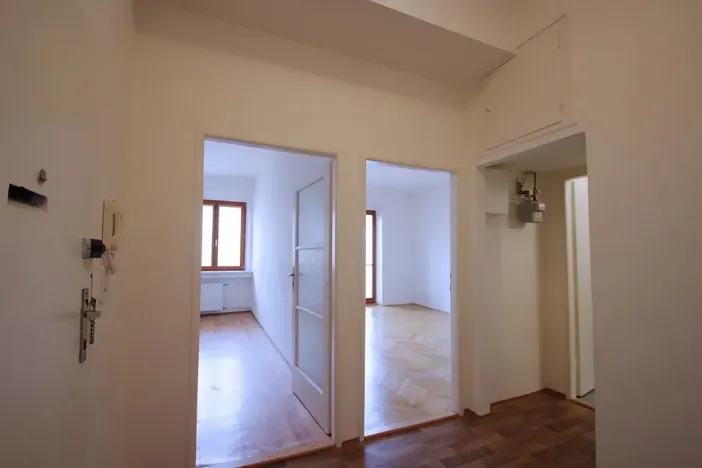 Pronájem bytu 1+1, Praha - Vršovice, Volyňská, 49 m2