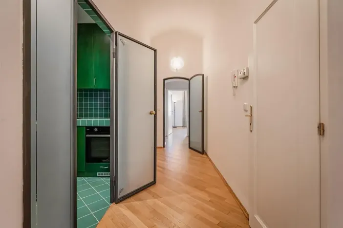 Pronájem bytu 4+1, Praha - Nové Město, Odborů, 100 m2