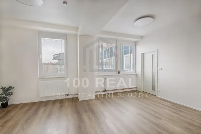 Pronájem bytu 2+kk, Hradec Králové, Průmyslová, 45 m2