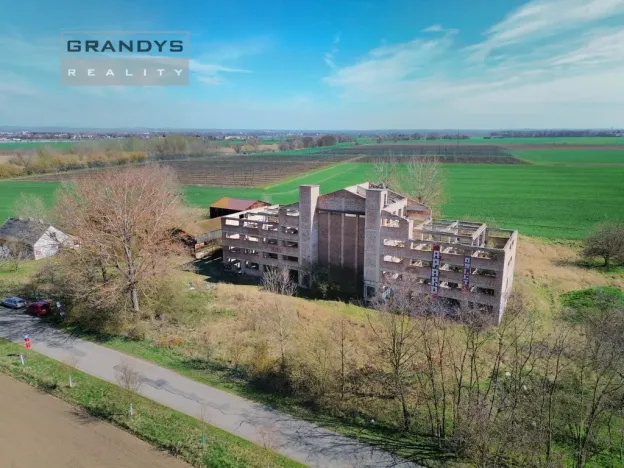Prodej komerčního pozemku, Všestudy - Dušníky nad Vltavou, 42524 m2