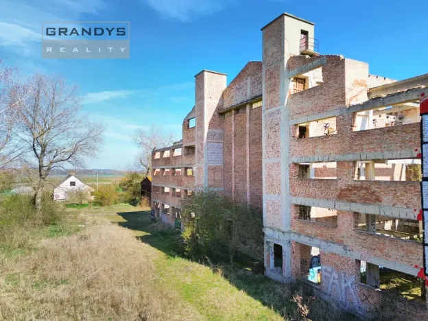 Prodej komerčního pozemku, Všestudy - Dušníky nad Vltavou, 42524 m2
