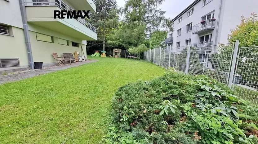 Pronájem bytu 2+kk, Praha - Podolí, Na hřebenech I, 38 m2