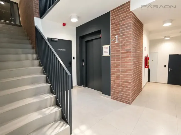 Pronájem bytu 2+kk, Praha - Karlín, Švarcova, 55 m2