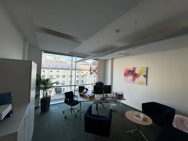 Pronájem kanceláře, Praha - Karlín, Křižíkova, 546 m2