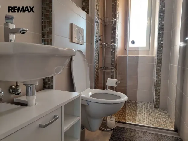 Prodej bytu 2+kk, Karlovy Vary, Západní, 55 m2