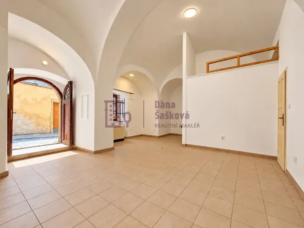 Pronájem obchodního prostoru, Jindřichův Hradec - Jindřichův Hradec I, nám. Míru, 41 m2