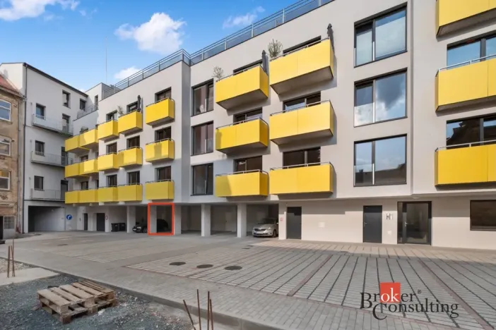 Pronájem garážového stání, Brno - Zábrdovice, Bratislavská, 18 m2