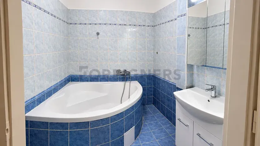 Pronájem bytu 2+kk, Praha - Libeň, náměstí Dr. Václava Holého, 62 m2