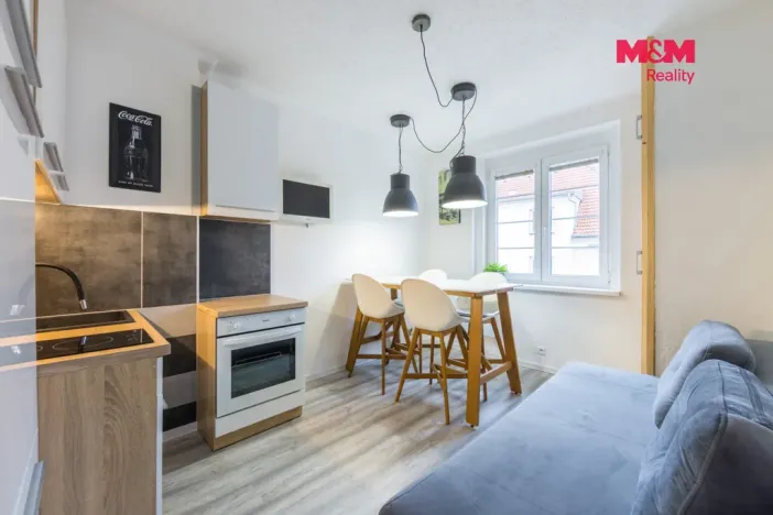 Pronájem bytu 2+kk, Karlovy Vary - Drahovice, Kvapilova, 37 m2