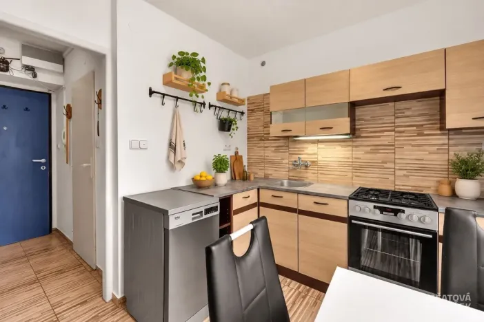 Pronájem bytu 1+1, Hradec Králové, Ladova, 29 m2