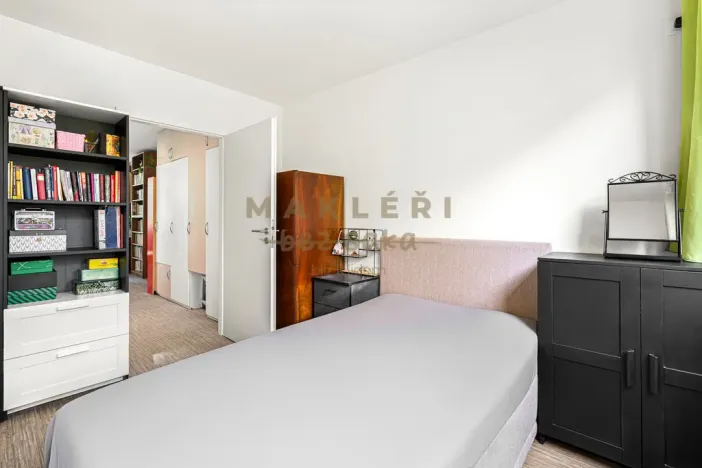 Prodej atypického bytu, Praha, Šimůnkova, 77 m2