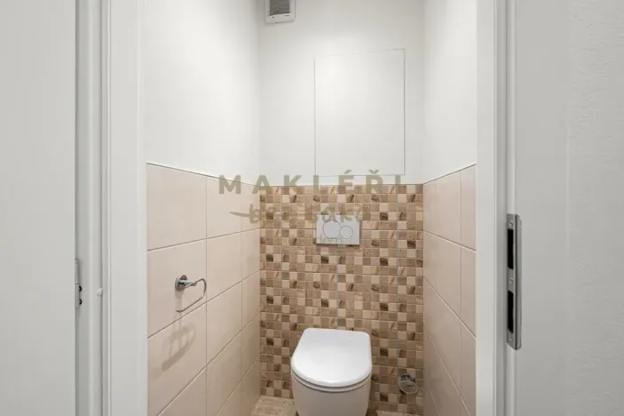 Prodej atypického bytu, Praha, Šimůnkova, 77 m2
