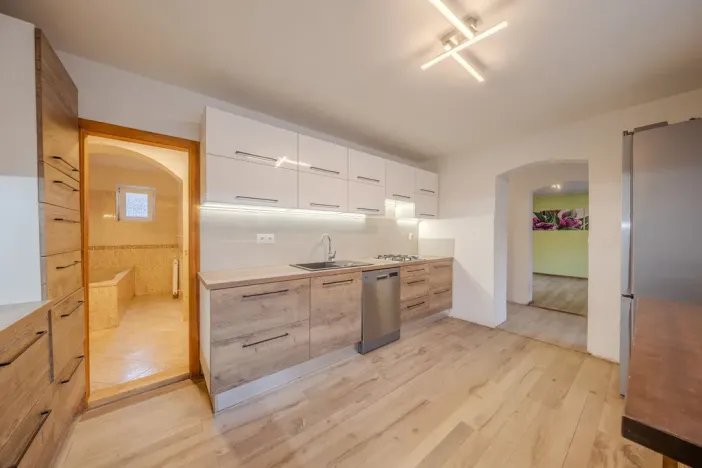 Prodej rodinného domu, Komňa, 182 m2
