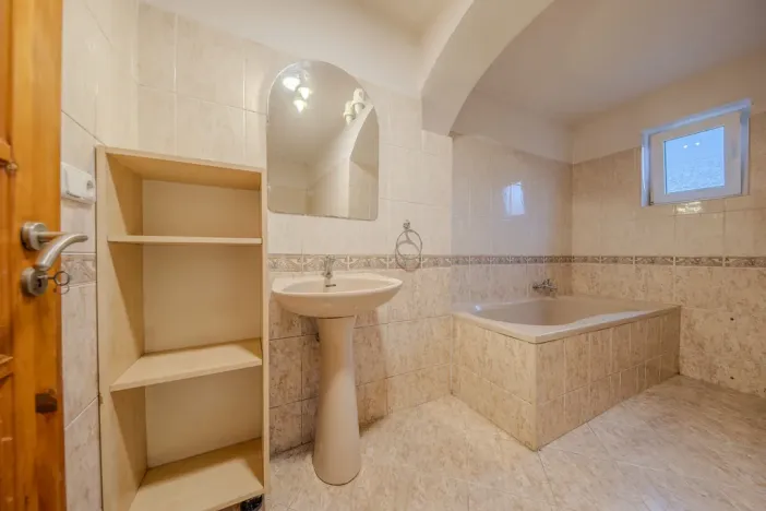 Prodej rodinného domu, Komňa, 182 m2